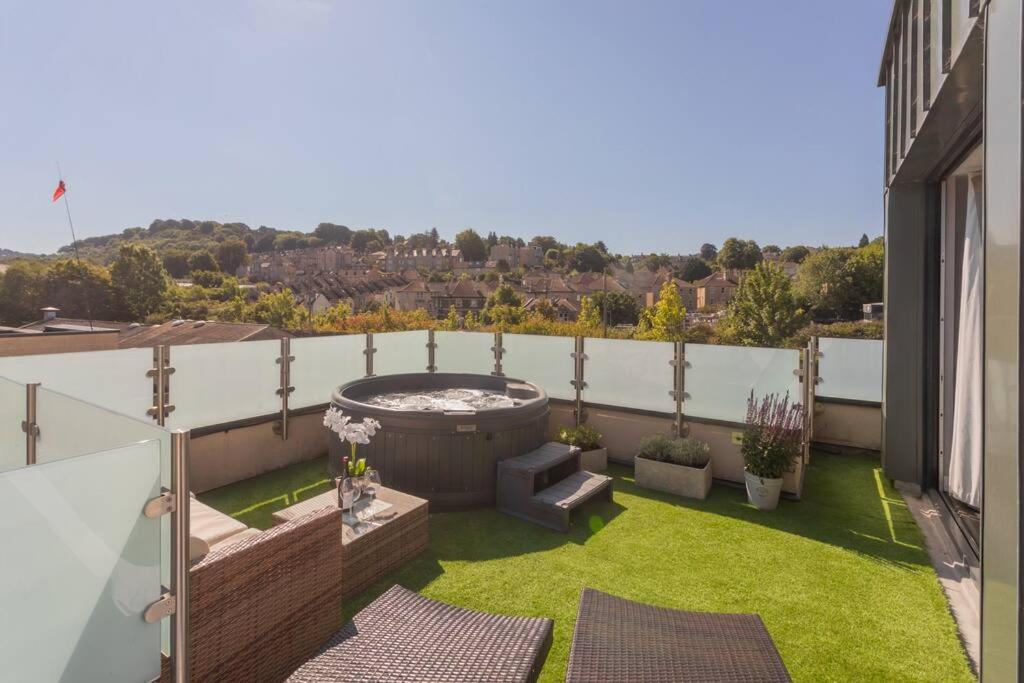 Stylish Penthouse Apartment With Hot Tub Bath Kültér fotó