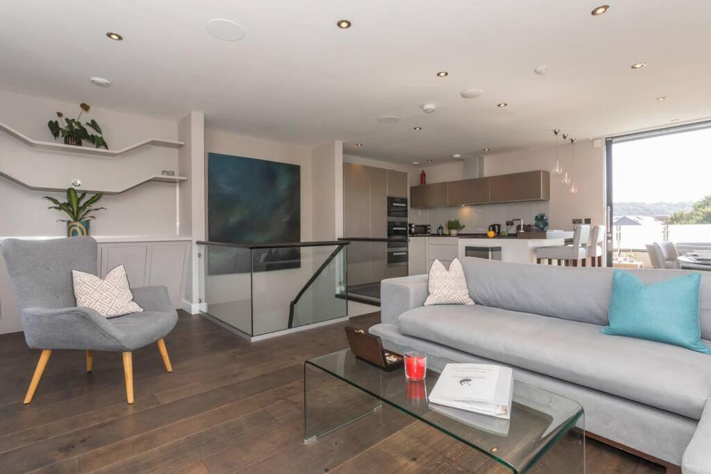Stylish Penthouse Apartment With Hot Tub Bath Kültér fotó