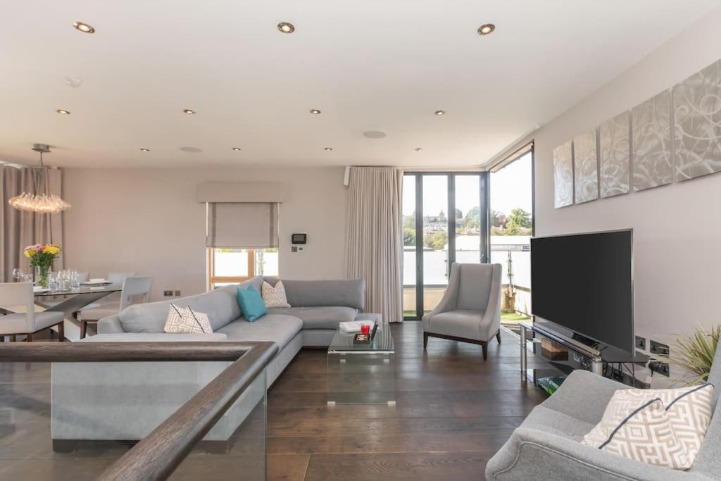 Stylish Penthouse Apartment With Hot Tub Bath Kültér fotó