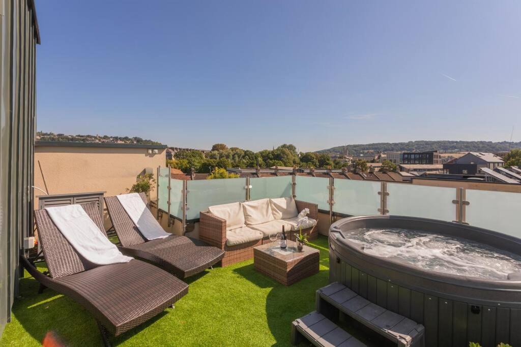 Stylish Penthouse Apartment With Hot Tub Bath Kültér fotó